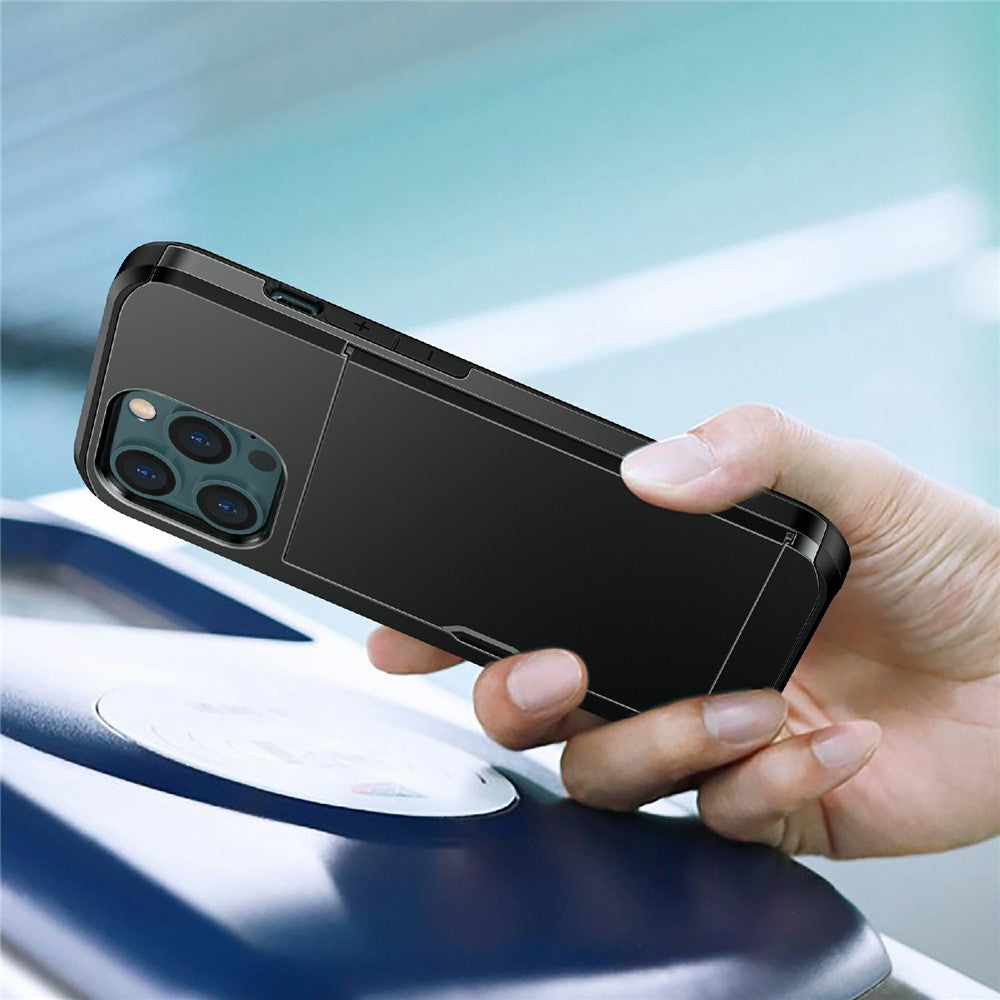 God beskyttende ridsefast skubbekortholder PC + TPU hybrid bagcover til iPhone 13 6,1 tommer