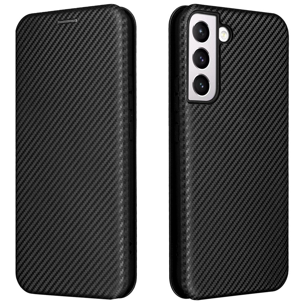 Telefoncover i PU-læder med kulfibertekstur, autoabsorberende magnetisk lukning og standerfunktion med ringrem til Samsung Galaxy S22+ 5G