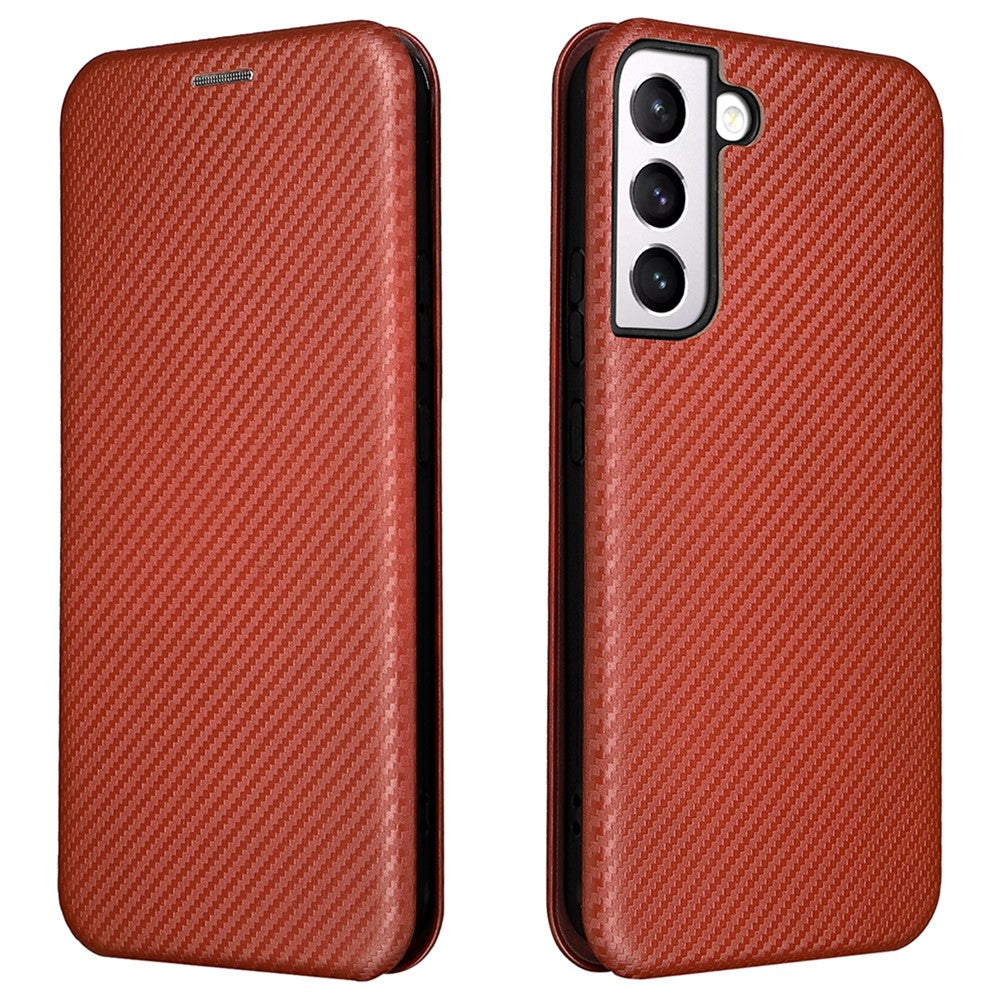 Telefoncover i PU-læder med kulfibertekstur, autoabsorberende magnetisk lukning og standerfunktion med ringrem til Samsung Galaxy S22+ 5G