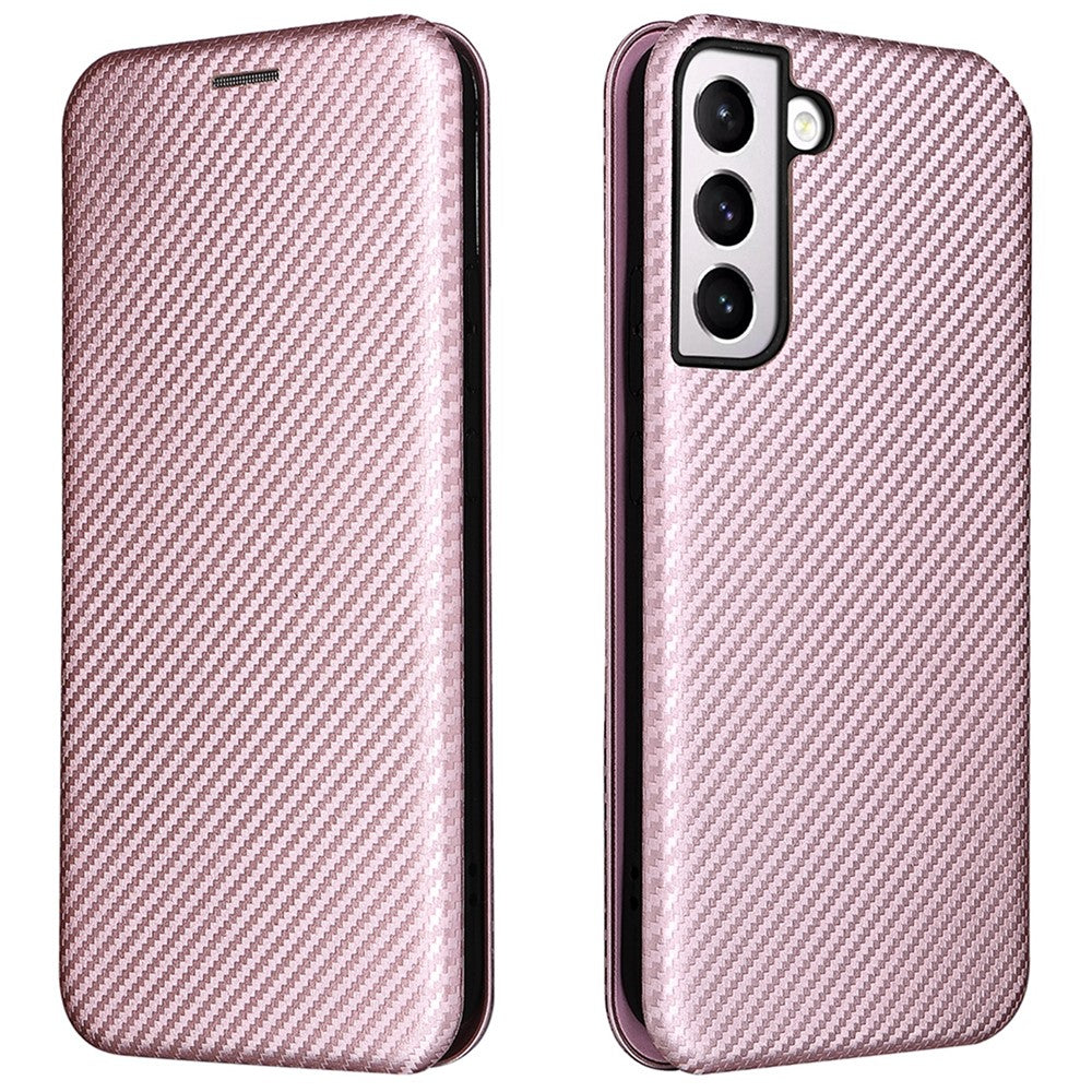 Telefoncover i PU-læder med kulfibertekstur, autoabsorberende magnetisk lukning og standerfunktion med ringrem til Samsung Galaxy S22+ 5G