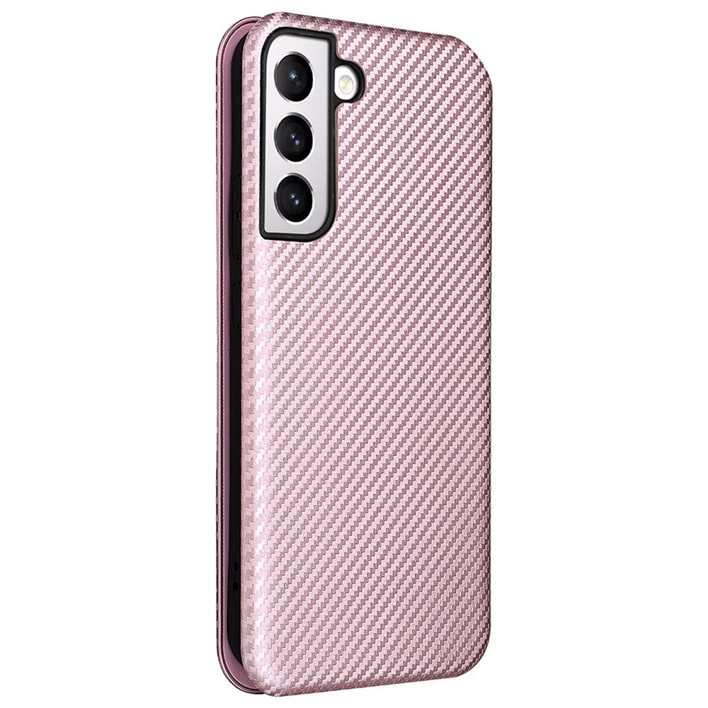 Telefoncover i PU-læder med kulfibertekstur, autoabsorberende magnetisk lukning og standerfunktion med ringrem til Samsung Galaxy S22+ 5G
