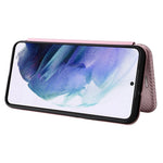 Telefoncover i PU-læder med kulfibertekstur, autoabsorberende magnetisk lukning og standerfunktion med ringrem til Samsung Galaxy S22+ 5G