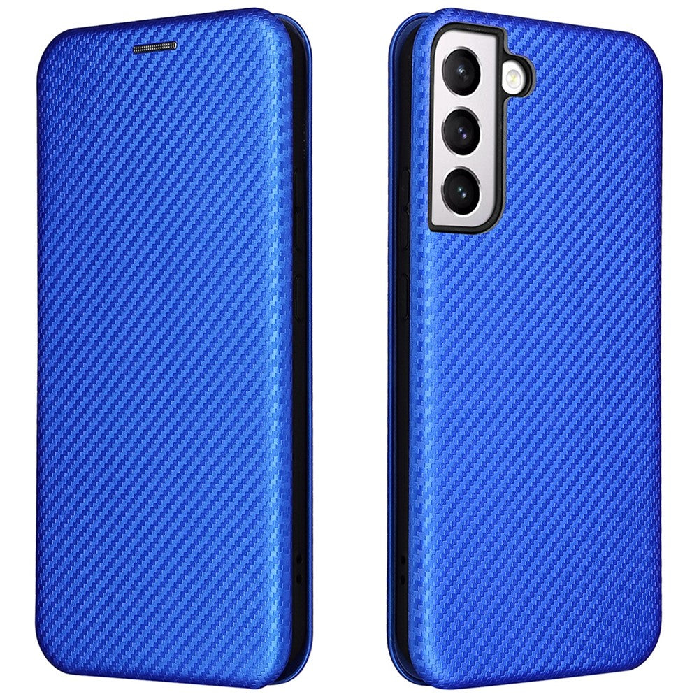 Telefoncover i PU-læder med kulfibertekstur, autoabsorberende magnetisk lukning og standerfunktion med ringrem til Samsung Galaxy S22+ 5G