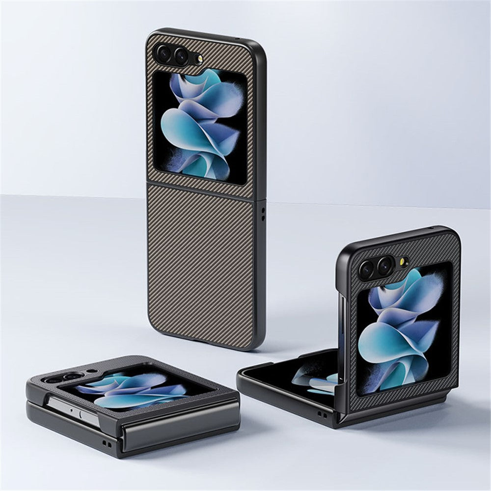 Til Samsung Galaxy Z Flip5 5G telefoncover med kulfibertekstur i PU-læder + PC, ultratyndt cover