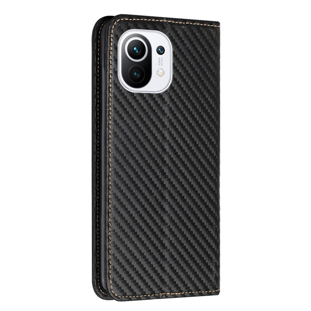 Flipdesign med magnetisk automatisk fastgørelse, kulfibertekstur, støttefod og pung etui i PU-læder med håndledsrem til Xiaomi Mi 11 Lite 4G/5G/11 Lite 5G NE