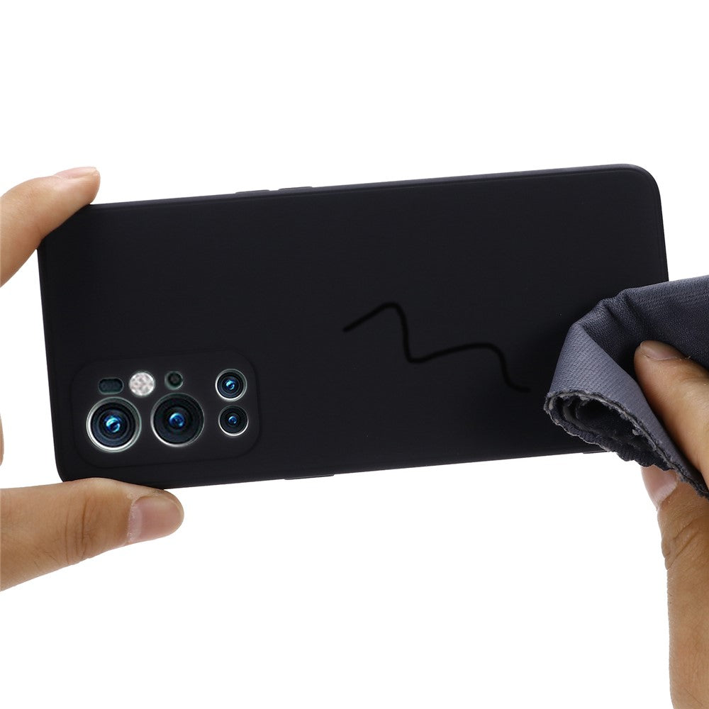 Mjukt flytande silikonfodral med praktisk rem för OnePlus 9 Pro