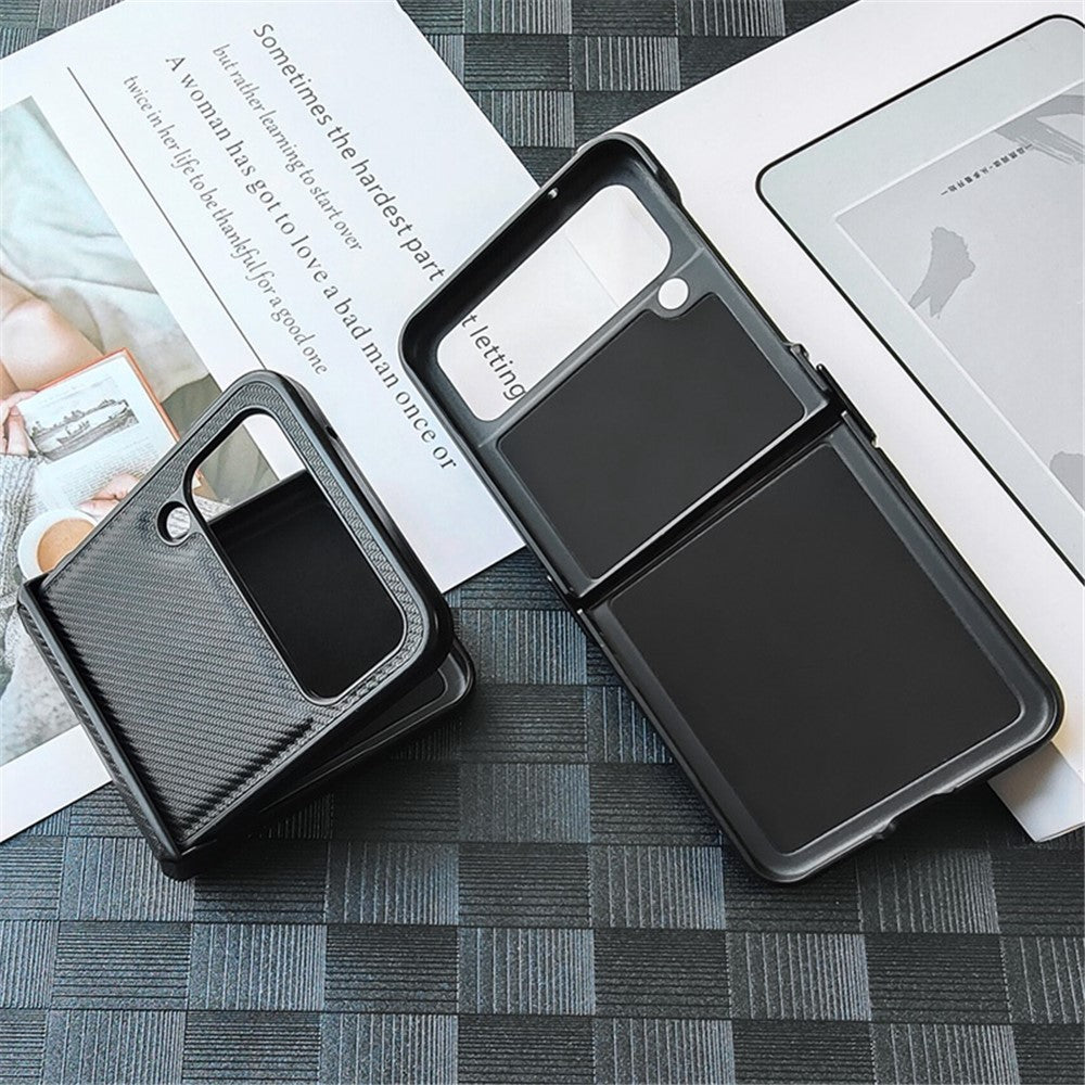IMAK Ruiyi-serien til Samsung Galaxy Z Flip4 5G cover i PC-materiale beklædt med læder i kulfiberstruktur – et beskyttende cover, der tåler fald