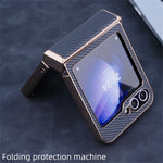 Til Samsung Galaxy Z Flip5 5G Magnetisk Etui Hængselbeskyttelse Kulfiber Tekstur Læder+PC Galvanisering Telefoncover