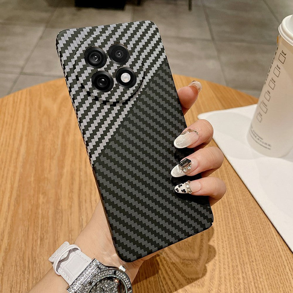 Slimmat fodral för OnePlus 13R 5G / Ace 5 5G / 5 Pro 5G Hårt PC-mobilskal Kolfiberstruktur Stötsäkert