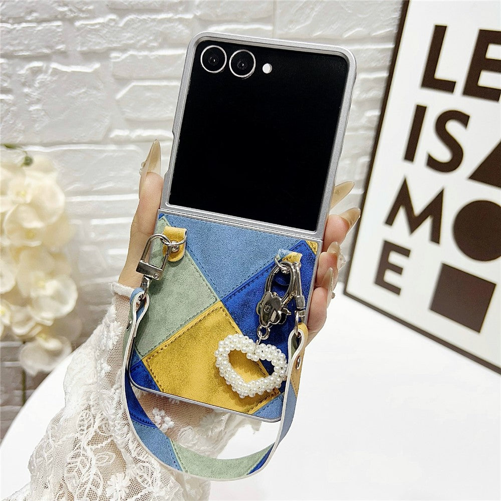 Samsung Galaxy Z Flip7 5G-skal Retro Rhombus PU + PC-mobilskal med kärlekshänge och rem