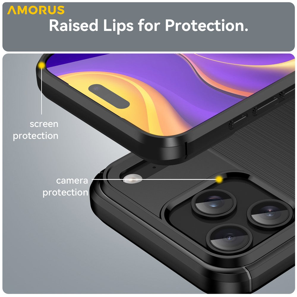 AMORUS Cover til iPhone 17 Pro Max med kulfibertekstur og børstet beskyttelse
