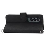 Til Samsung Galaxy Z Fold3 5G præget blomster skin-touch telefoncover PU-læderpung med stativ magnetisk lås og skulderrem