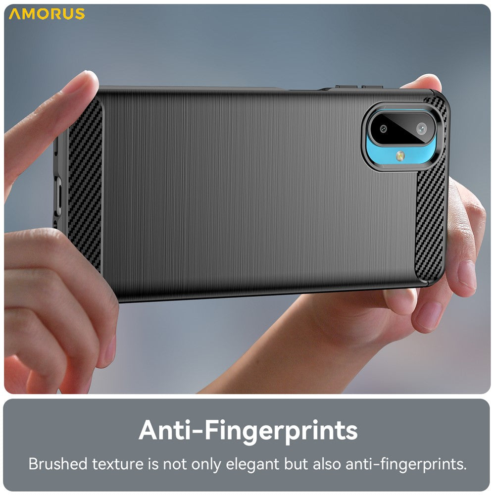 AMORUS beskyttende mobilcover med børstet kulfiberstruktur til Samsung Galaxy M06 5G / F06 5G