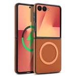 Samsung Galaxy Z Flip8-skal med sideklistret kolfiberstruktur, PU- og TPU-mobilskal med magnetisk metalring