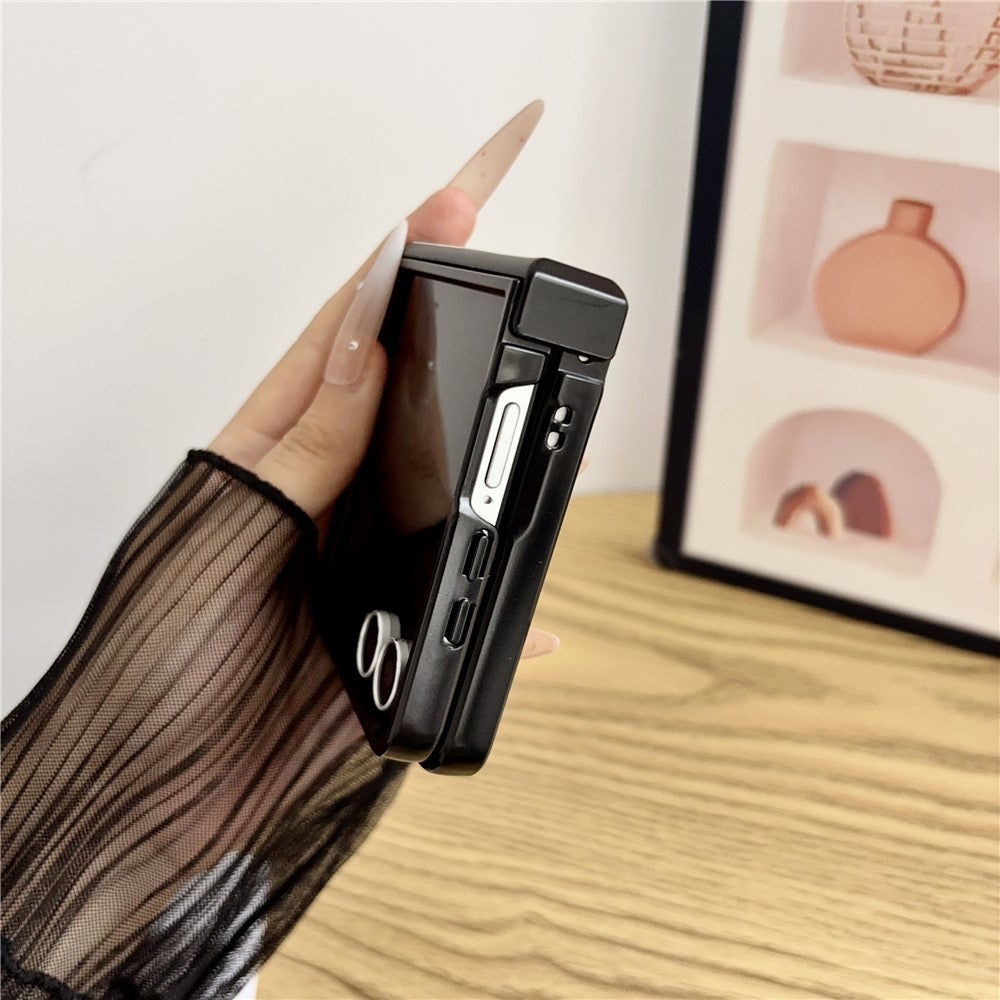 Til Samsung Galaxy Z Flip8 Cover med Usynlig Stander Ko-læder Tekstur Læderbelagt PC+TPU Beskyttende Cover