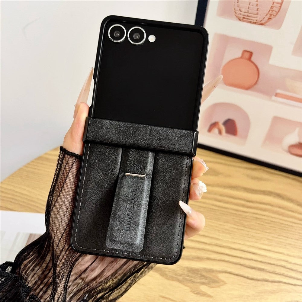 Til Samsung Galaxy Z Flip8 Cover med Usynlig Stander Ko-læder Tekstur Læderbelagt PC+TPU Beskyttende Cover