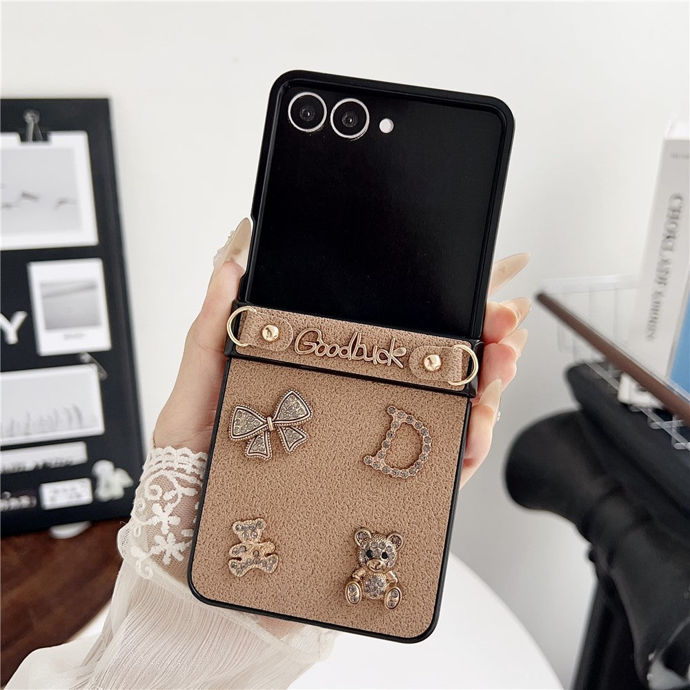 Til Samsung Galaxy Z Flip8 Cover Månekrater Tekstur Læder + PC Beskyttende Cover med Rhinestone Metal Charms