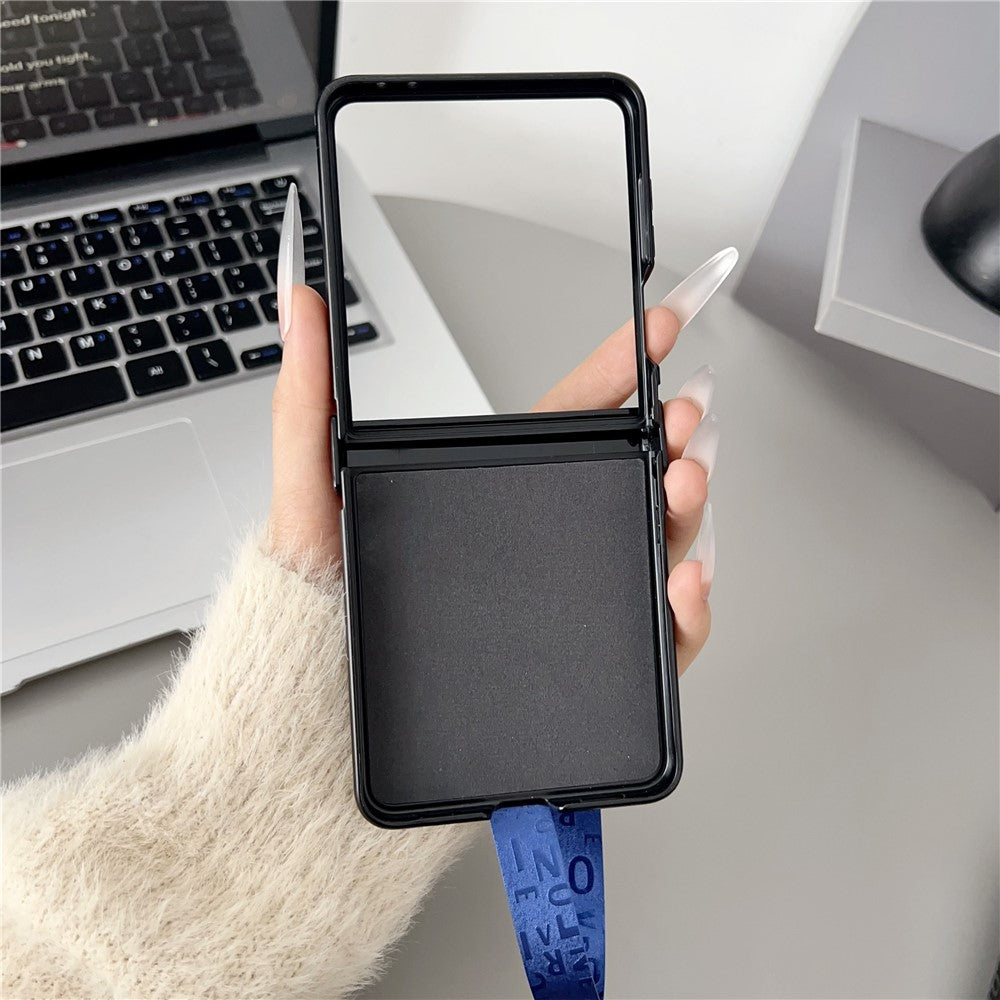Til Samsung Galaxy Z Flip7 5G Magnetisk Etui Bogstavmønster Læder + PC Foldbart Telefoncover med Snor