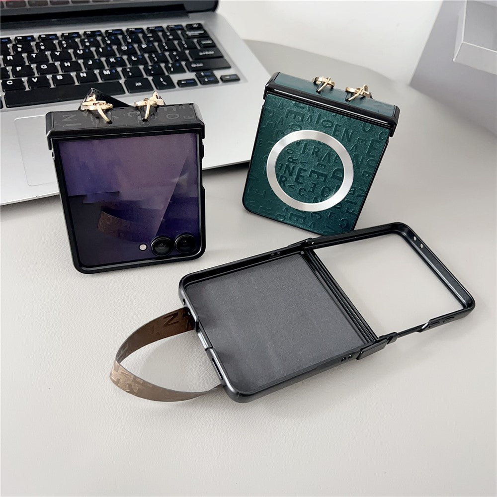 Til Samsung Galaxy Z Flip7 5G Magnetisk Etui Bogstavmønster Læder + PC Foldbart Telefoncover med Snor