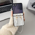 Til Samsung Galaxy Z Flip7 5G Magnetisk Etui Bogstavmønster Læder + PC Foldbart Telefoncover med Snor