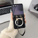 Til Samsung Galaxy Z Flip7 5G Magnetisk Etui Bogstavmønster Læder + PC Foldbart Telefoncover med Snor