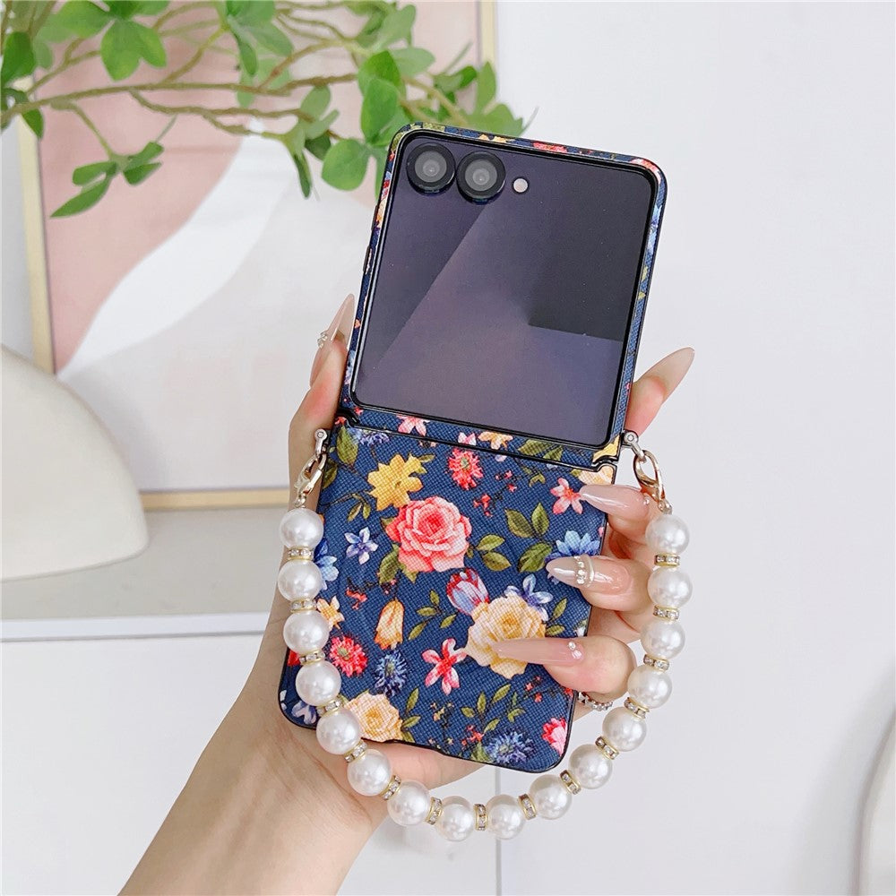 Til Samsung Galaxy Z Flip8 Magnetisk Etui Blomstermønster PC + Stof Beskyttende Telefoncover med Perlebesat Strop