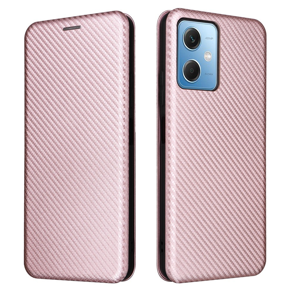 Xiaomi Redmi Note 12 5G (Global) / (Indien) / (Kina) / Poco X5 5G Kolfibertextur Magnetiskt PU-läder mobilskal Kortplats Stativ Flipfodral