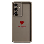 Samsung Galaxy S26+ TPU-skal Be Loved hjärtmönster gummerat stötsäkert mobilskydd