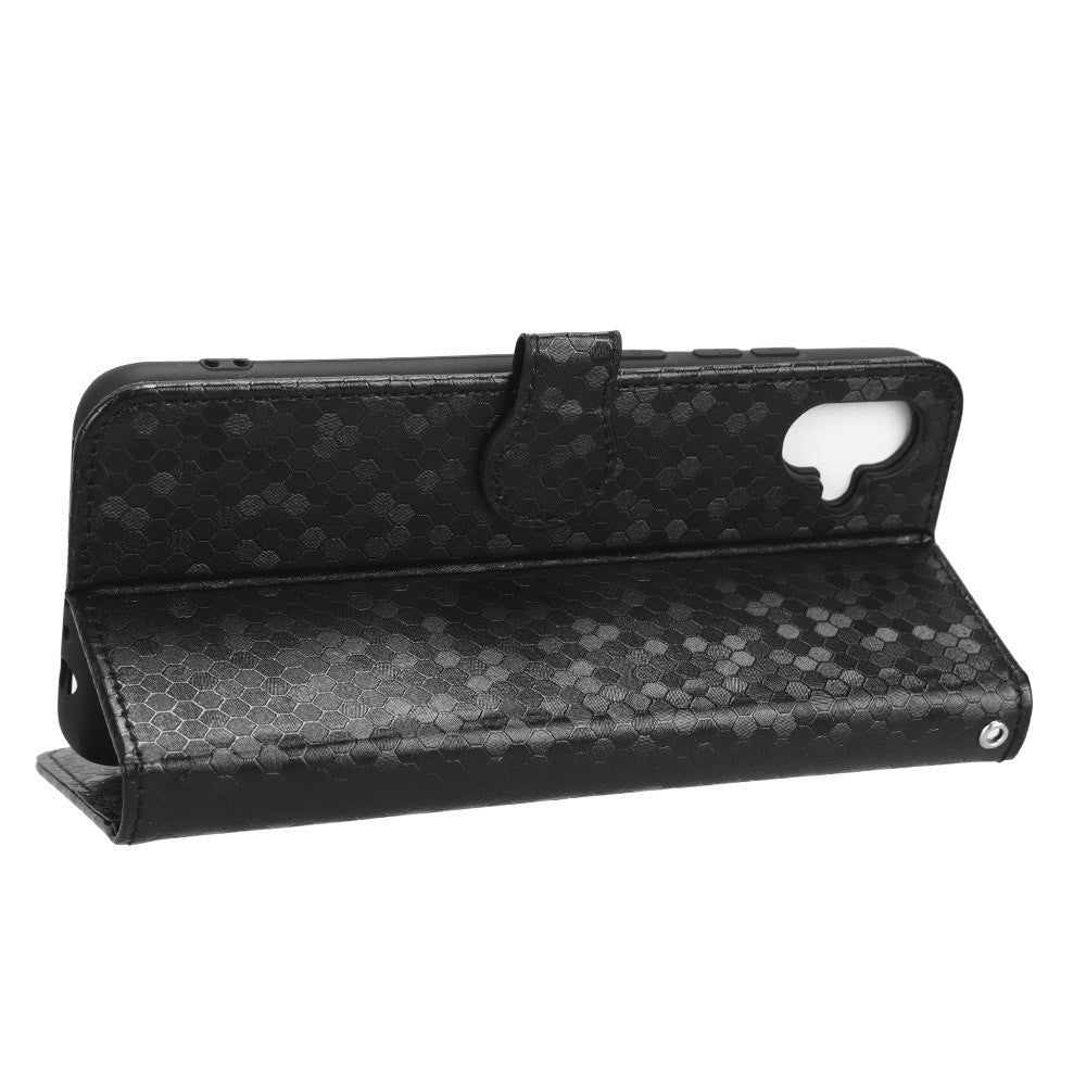 Til Samsung Galaxy A04e 4G / F04 4G / M04 4G Prikket Mønster Præget Telefoncover Anti-stød Beskyttende PU Læder Telefonpung Etui Stand med Rem