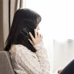 Samsung Galaxy S23-mobilcover i PU-læderbelagt TPU med dobbelte knapper, kortholder og stativ
