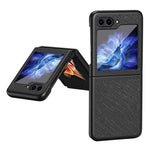 Til Samsung Galaxy Z Flip5 5G Telefoncover med krydstekstur i gummieret PU-læder og hårdt PC-telefoncover