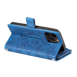 Til iPhone 15 Pro Mandala Blomst Præget Læderetui Kortpladser Lynlåslomme Stander Telefoncover med Rem