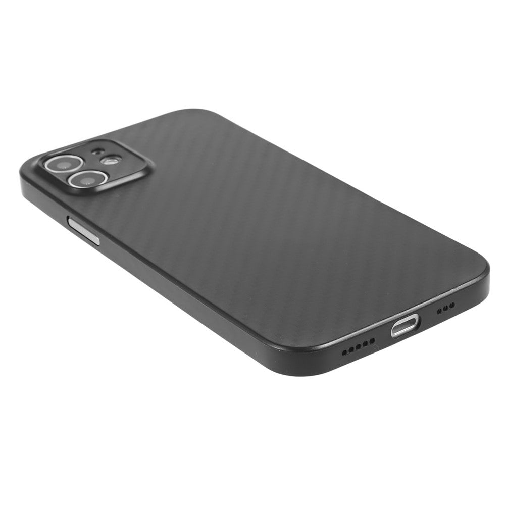 Til iPhone 12 6,1 tommer Supertyndt cover med kulfibertekstur PC-bagside (præcis udskæring til kameralinse)