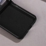 Til Samsung Galaxy Z Flip5 5G Hængseldesign Magnetisk Cover Stoftekstur Læder+PC Telefoncover med Hærdet Glas Bagskærmbeskytter