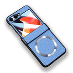 Til Samsung Galaxy Z Flip5 5G Hængseldesign Magnetisk Cover Stoftekstur Læder+PC Telefoncover med Hærdet Glas Bagskærmbeskytter