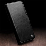 QIALINO til iPhone 15 Pro Max Ægte koskind + TPU-telefoncover Magnetisk lukning Fuld beskyttelse Telefoncover