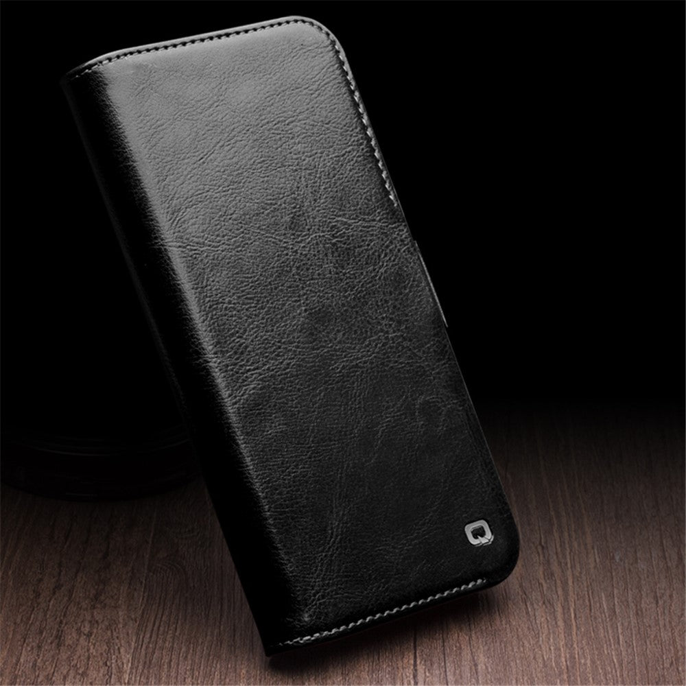 QIALINO til iPhone 15 Pro Max Ægte koskind + TPU-telefoncover Magnetisk lukning Fuld beskyttelse Telefoncover