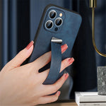 SULADA Fashion Series Crazy Horse Texture PU+PC+TPU Cover til iPhone 15 Pro Stødabsorberende Etui med Rem og Støttefod