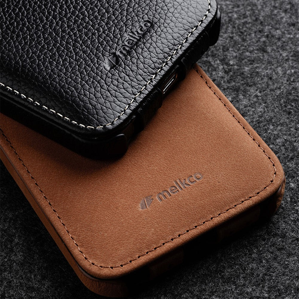 MELKCO Skal till iPhone 15 Plus - Vertikalt fällbart fodral i äkta nötläder + PC - Stötsäkert fodral