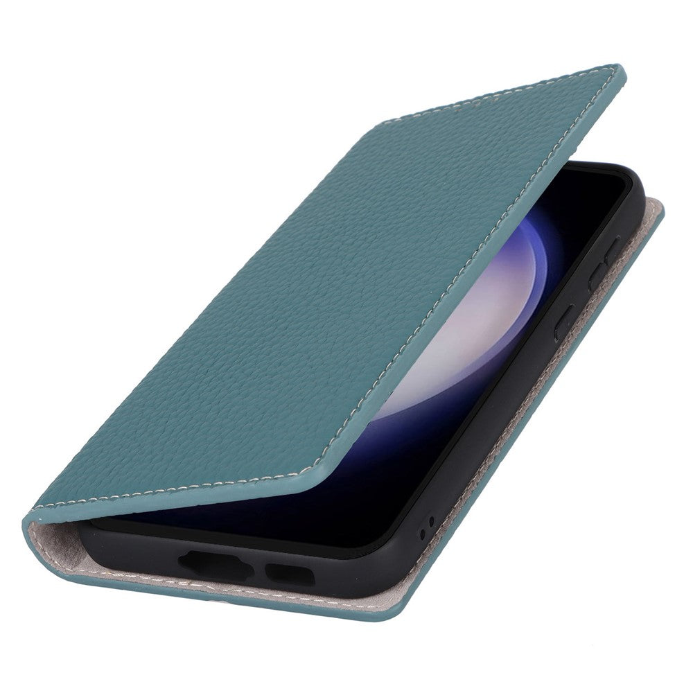 Skal till Samsung Galaxy S23 FE i litchitextur med äkta nötskinn och rem