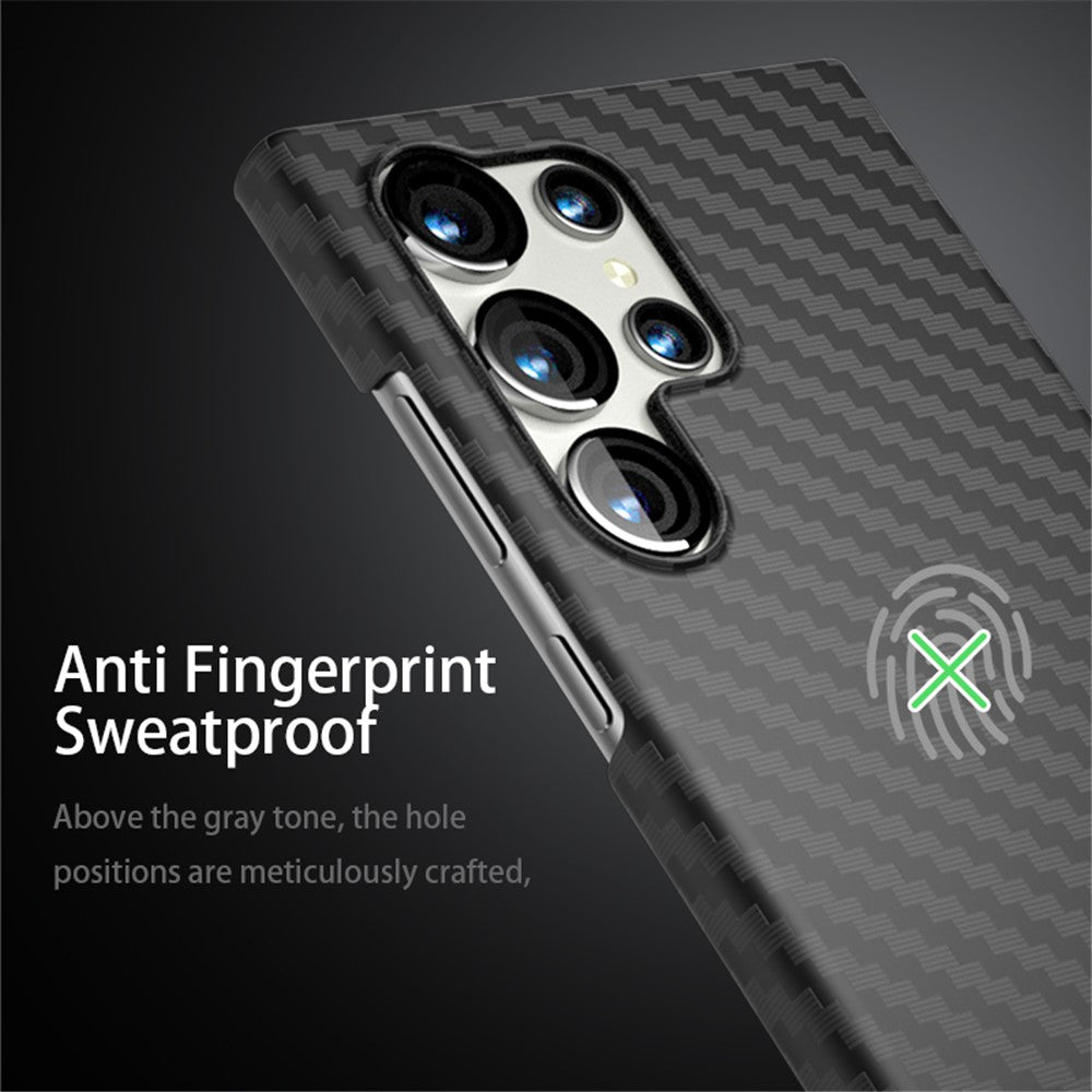 Samsung Galaxy S23 Ultra-skal i kolfiberstruktur med fingeravtrycksskydd och bakstycke i smartphone-stil