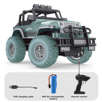 6085 1 / 18 Scale 20km / h RC Car 4-Channel Climbing Off-Road Vehicle Remote Control Racing Car Toy with Light for Kids
